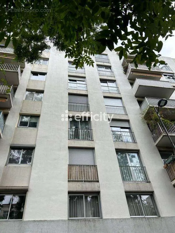 4-toaline korter asukohas Paris-18e