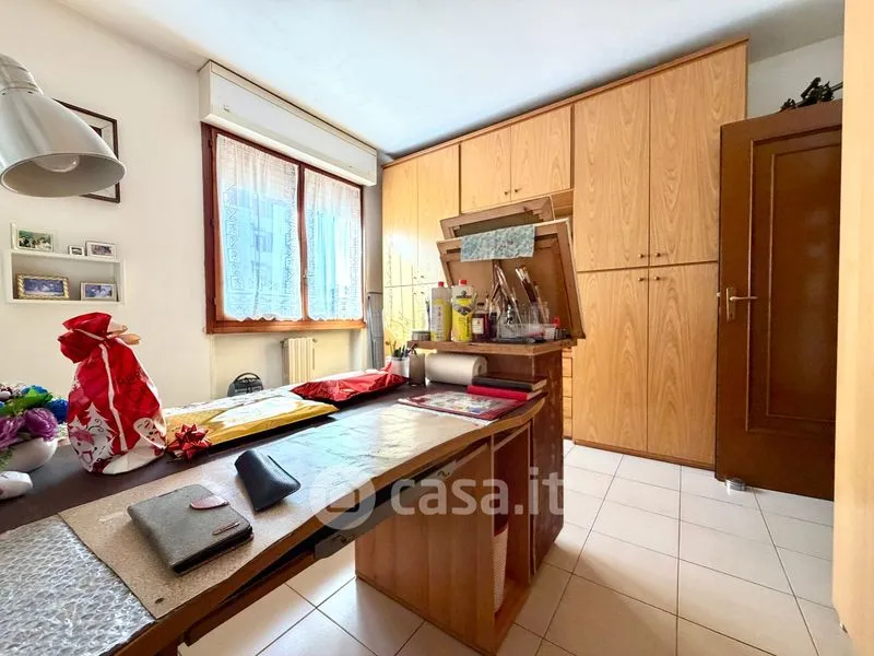 Bureau - Five-Bedroom Apartment with Terrace in Florence