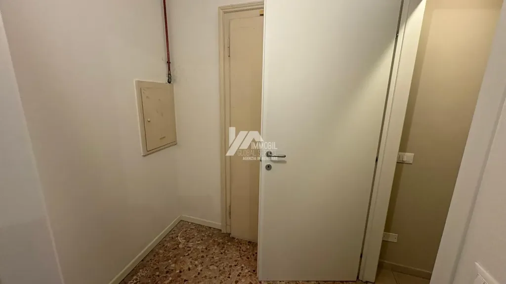 Entrée - Office Space in Central Brescia
