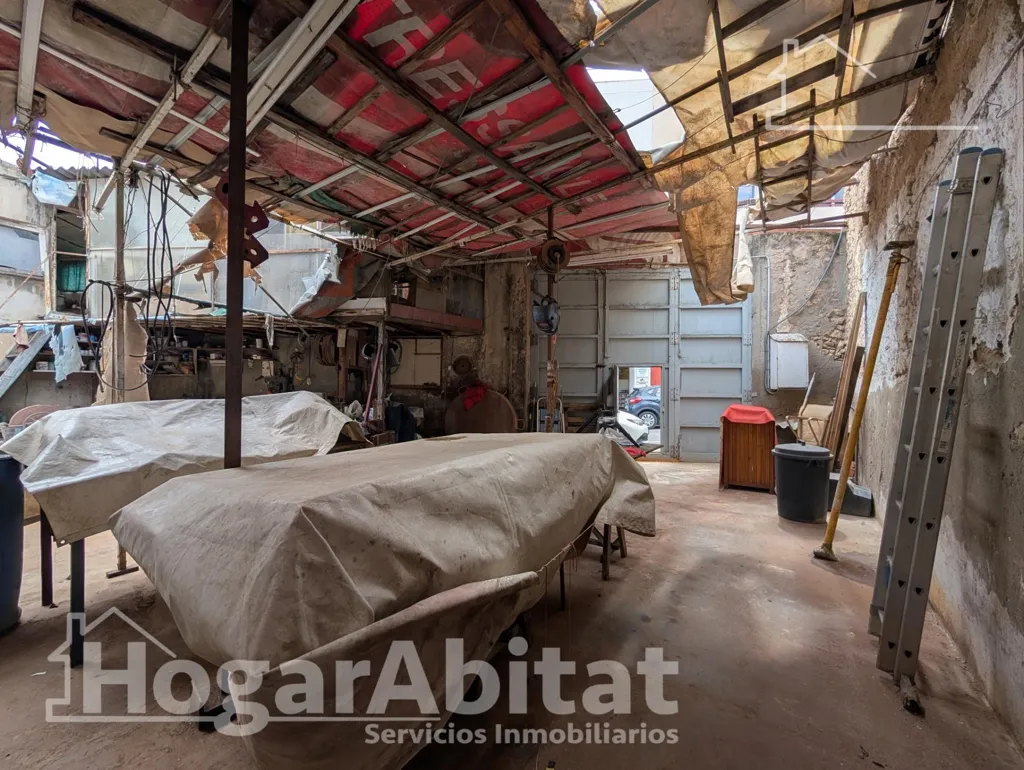 Garage - Urban Plot with Workshop in San Gabriel