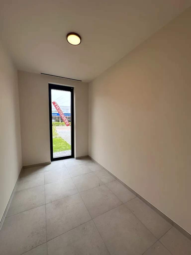 Pièces - Nouvelle Construction avec 3 Chambres à Mol