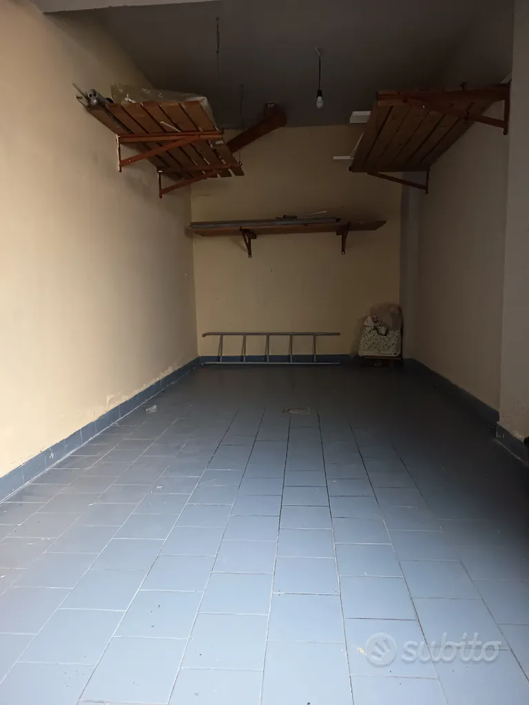 Garage - Apartment with Triple Aspect in Teano