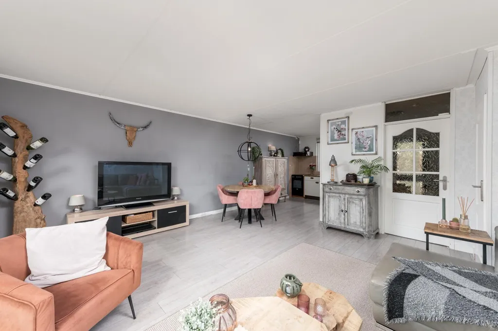 Elutuba - Spacious 5-Bedroom House with Deep Garden in Almere
