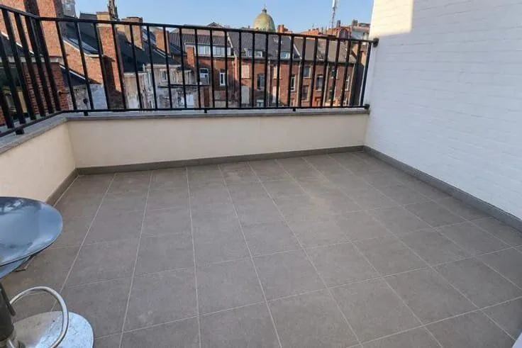 Rõdu - Apartment with City Views in Charleroi