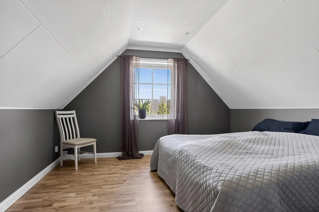 Magamistoad - 5-Bedroom Villa with Double Garage in Saxnäs