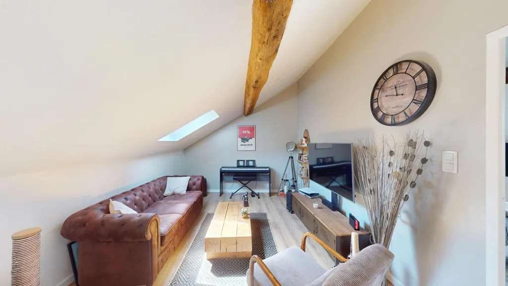 Stanze - 4-Piece Flat with Parking in Historic Centre, Nemours