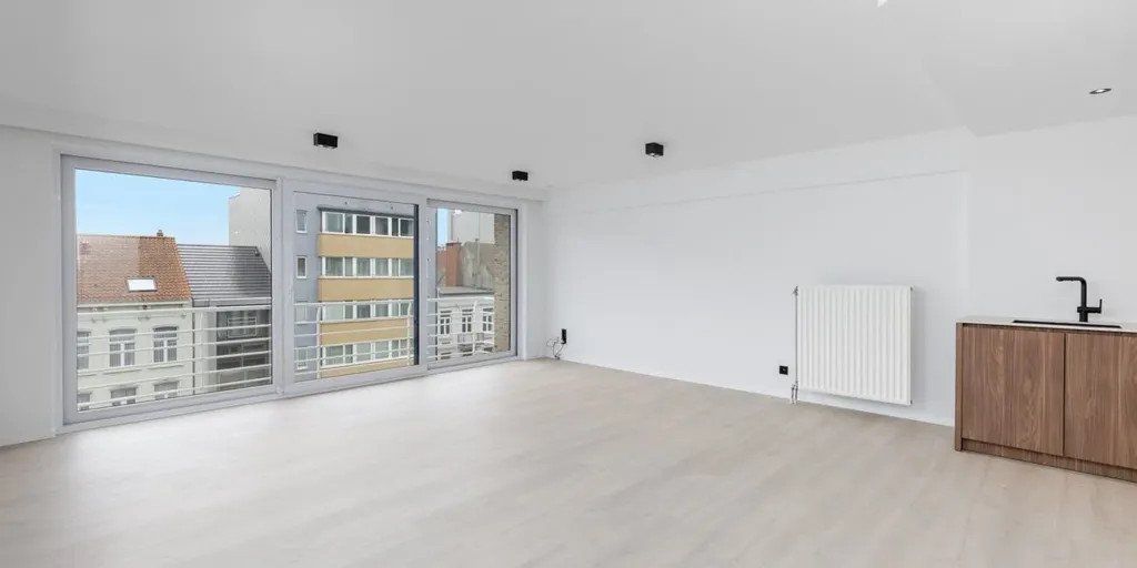 Séjour - Appartement Rénové avec Vue Mer à Ostende