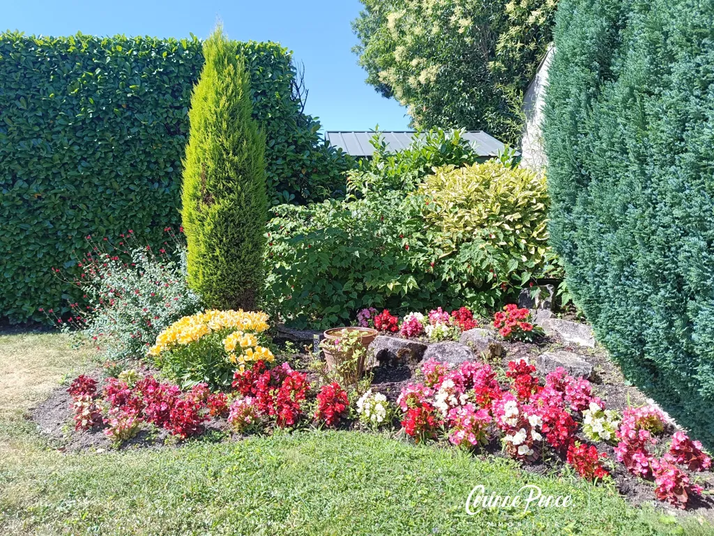 Jardin - Villa de Plain-Pied avec Piscine à Garons