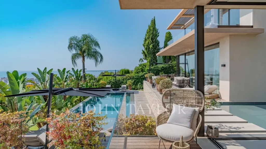 Piscine - Villa Luxueuse avec Vue Mer à Golfe-Juan