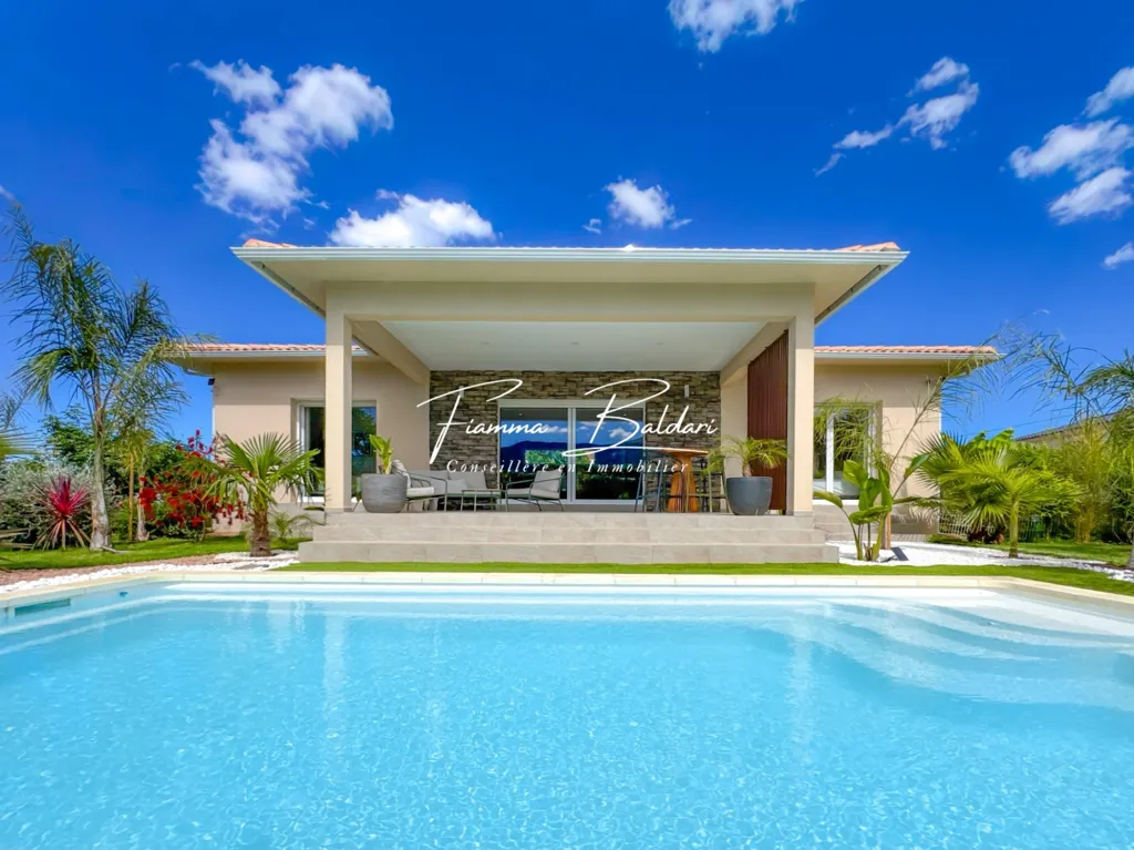 Piscine - Villa contemporaine avec piscine à l'ouest