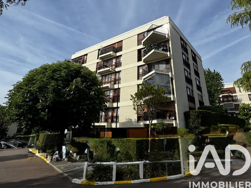 Exterior - Apartment with Pool in Le Chesnay