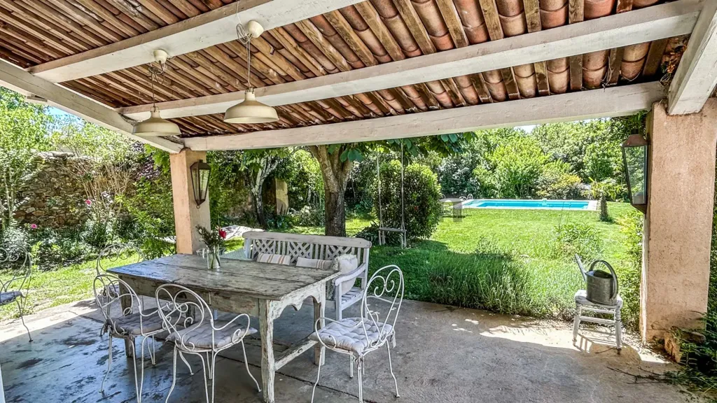 Terrasse - Mas Rénové avec Piscine Chauffée près d'Uzès