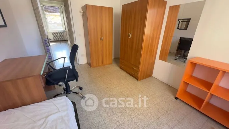 Chambres - Four-Bedroom Apartment with High Ceilings in Parma