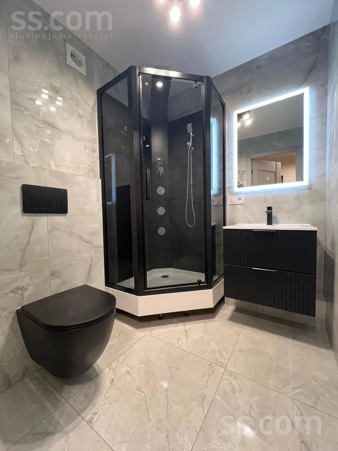 Vannitoad - Flat with Modern Amenities in Pļavnieki, Riga
