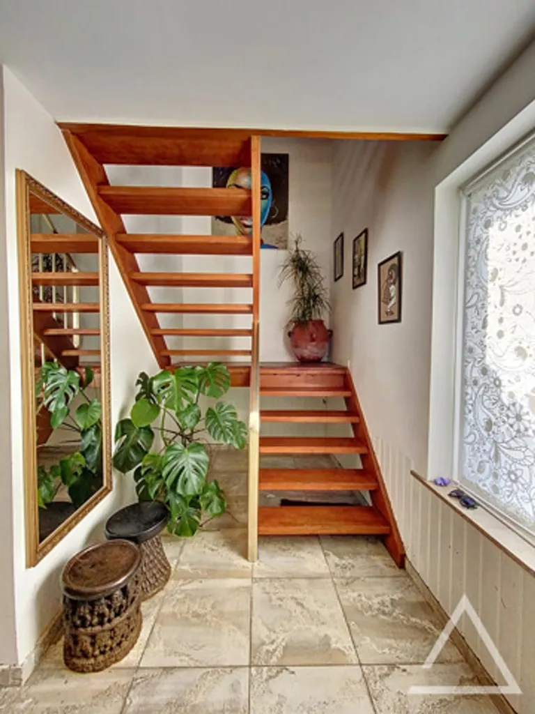 Pièces - Maison avec Jardin et Garage dans un Cul-de-Sac Vert