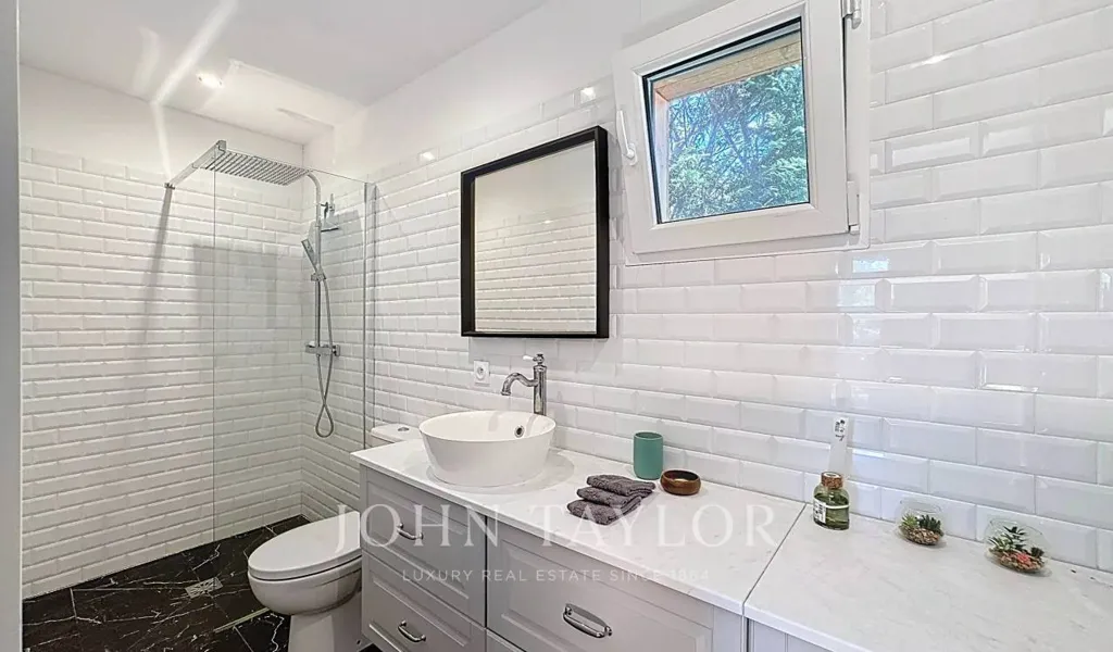 Bagni - Contemporary Villa with Pool in Roquefort-les-Pins