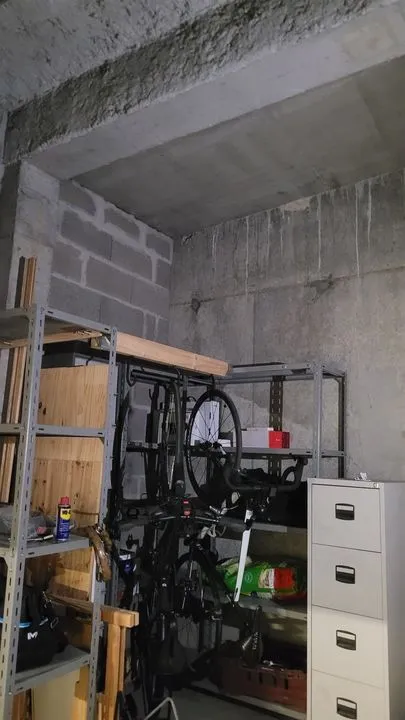 Garage - T3 Flat with Secure Garage in Fontaines-sur-Saône