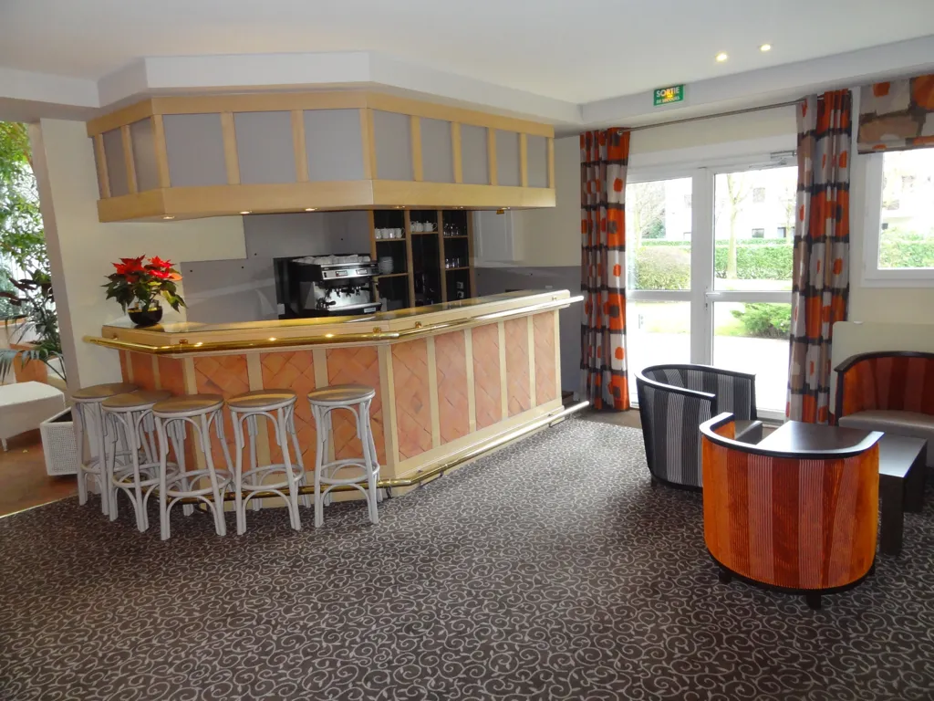 Toad - 2-Bed Apartment with Balcony in Le Chesnay