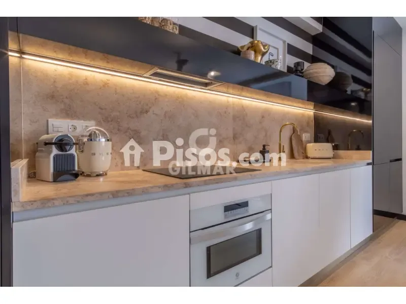 Cuisine - Bright Apartment with Balcony in Malasaña