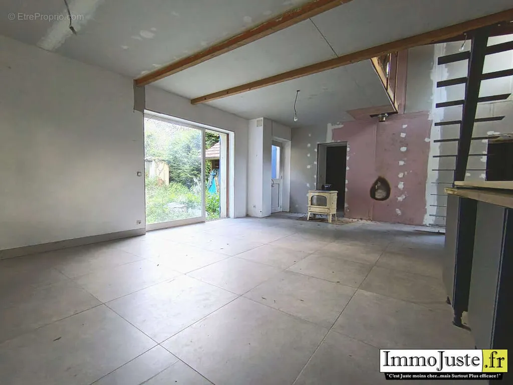 Séjour - Maison à Rénover avec Jardin à Beuvardes