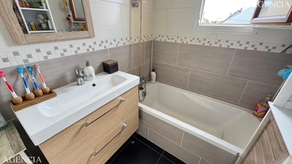 Bathrooms - Duplex with Balcony and Independent Entry in Pontault-Combault