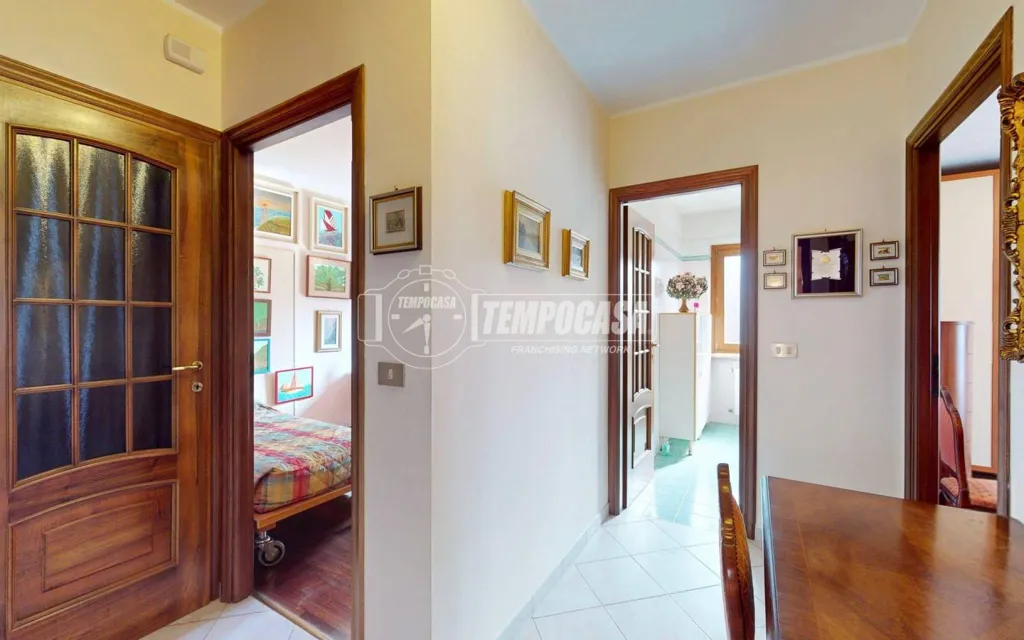 Esik - Spacious Apartment with Balcony in La Loggia
