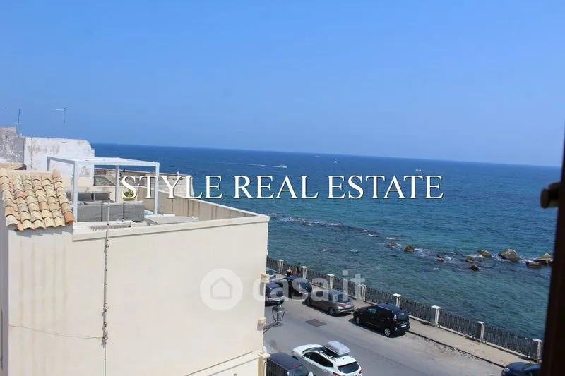 Balcon - Three-Bedroom Terrace Flat on Levante Seafront, Siracusa