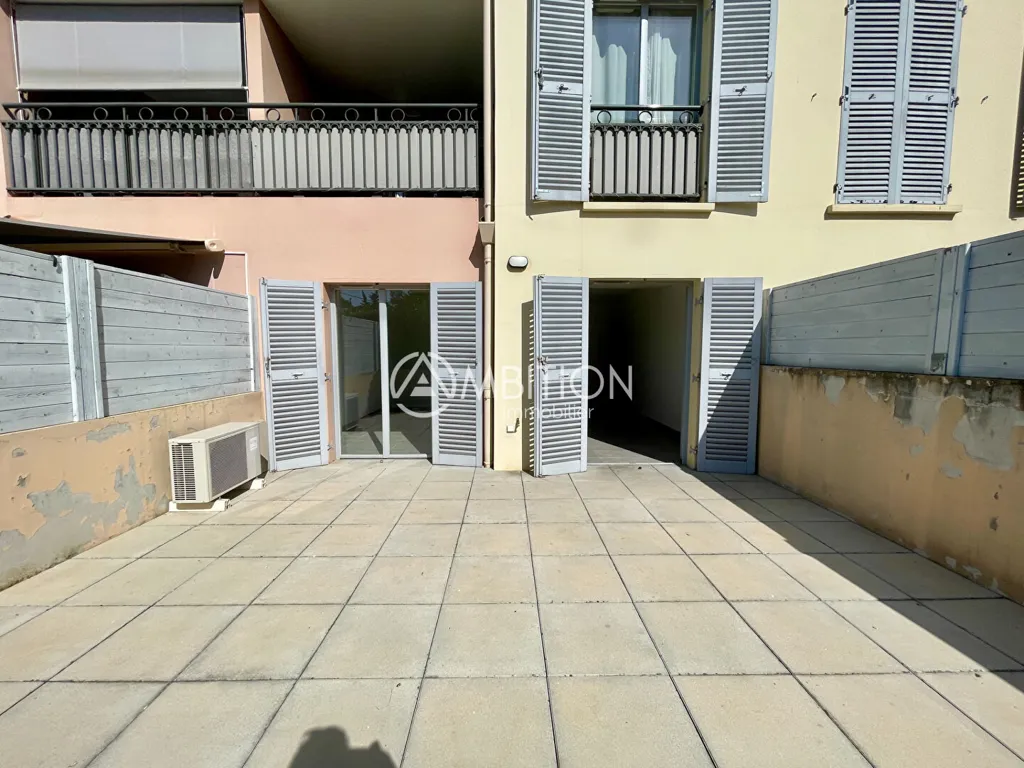 Aed - 2-Bed Apartment with Terrace in Roquebrune-sur-Argens