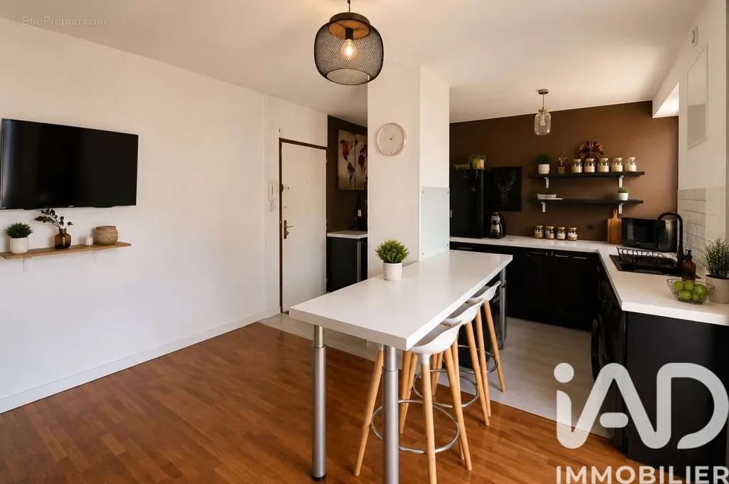 Cuisine - Appartement Rénové avec Balcon à Dijon