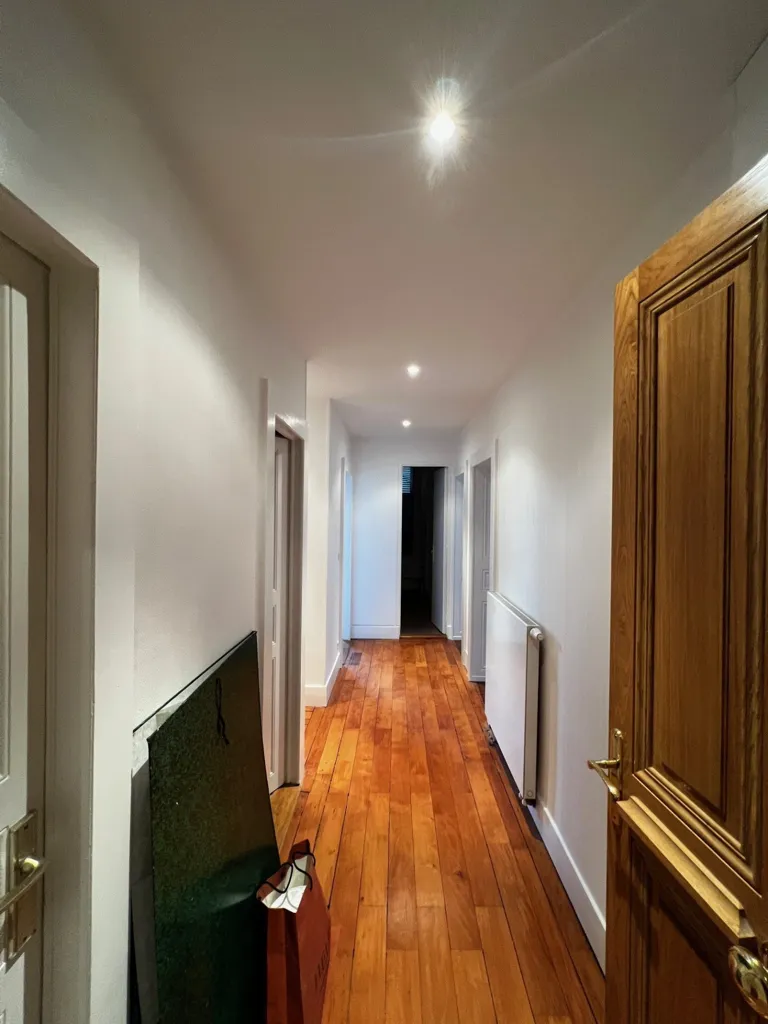 Esik - 3-Bed Flat with Sea View in Evian Centre