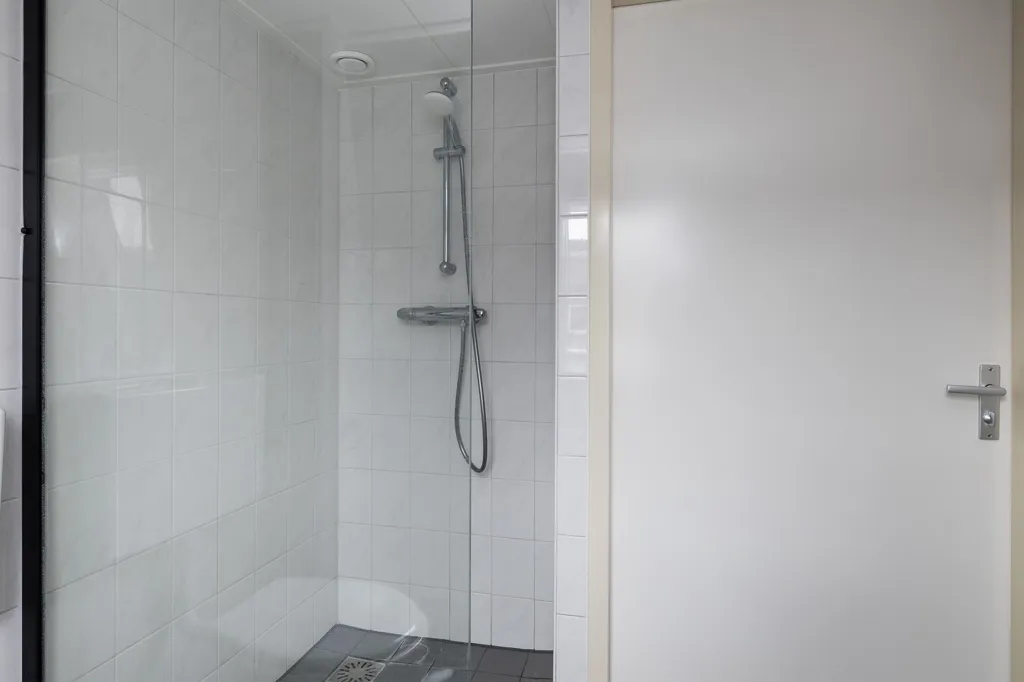 Salles de bain - Characterful Townhouse with Garden in Meppel