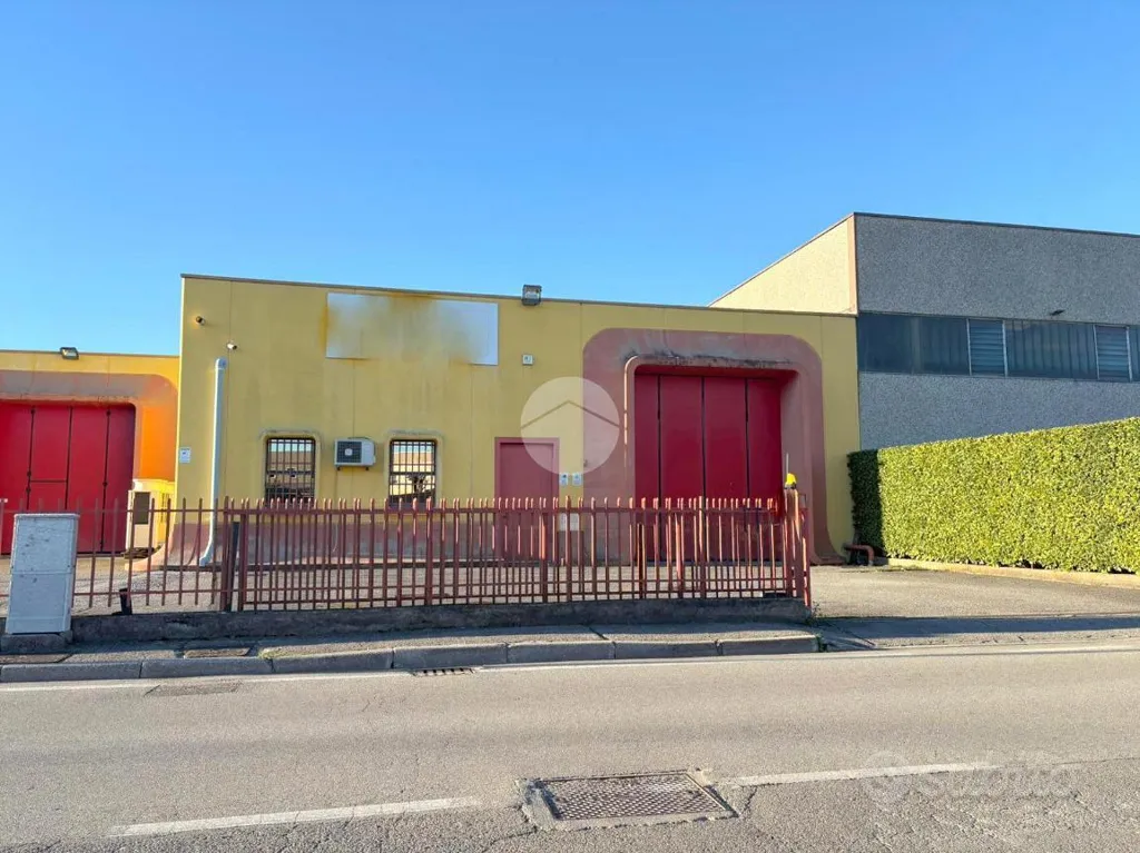 Välivaade - Warehouse with Showroom near Brescia