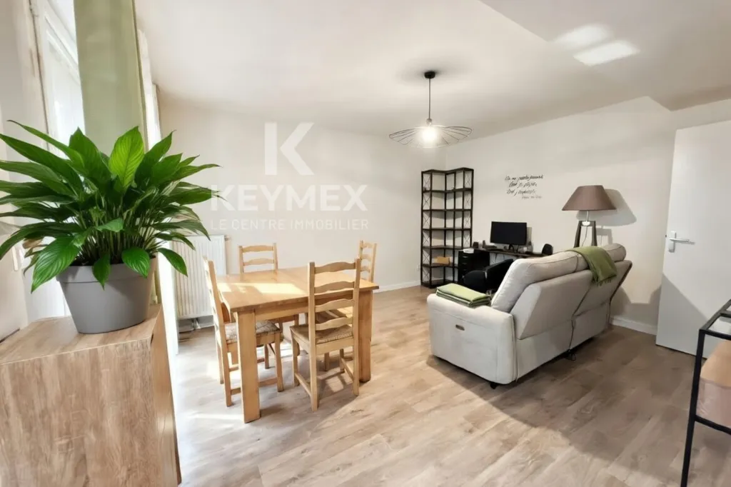 Séjour - Appartement 2 Pièces avec Balcon à Chambly
