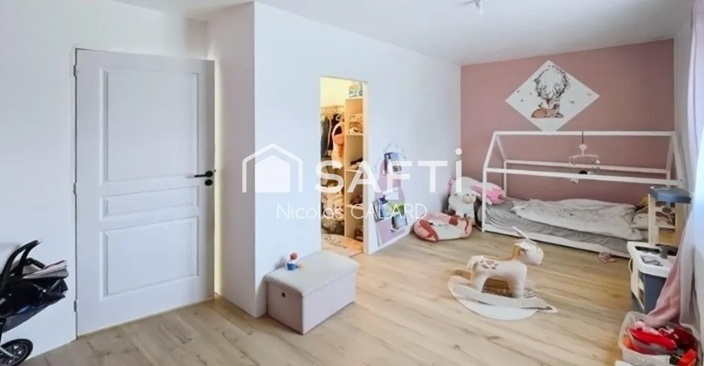 Chambres - Maison Moderne avec Hangar à Navilly