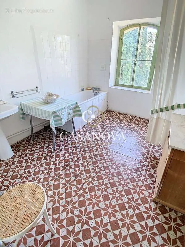 Salles de bain - Maison de Maître avec Dépendances entre Montpellier et Béziers