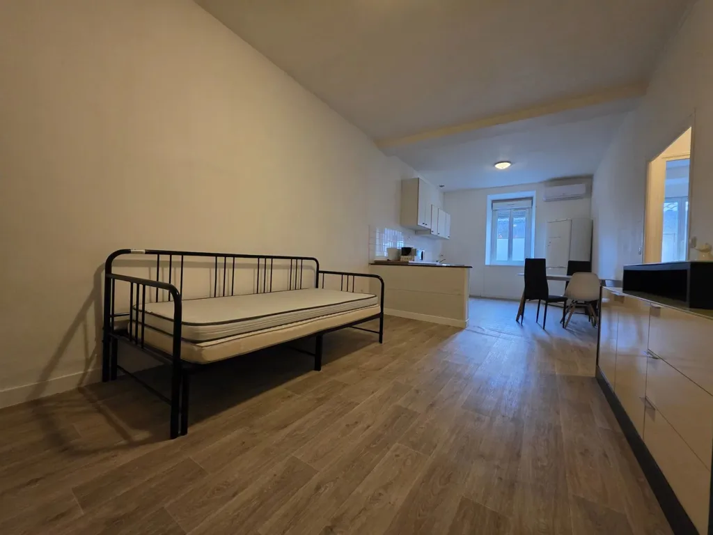 Chambres - Appartement T2 Meublé avec Climatisation à Proximité du Centre-Ville