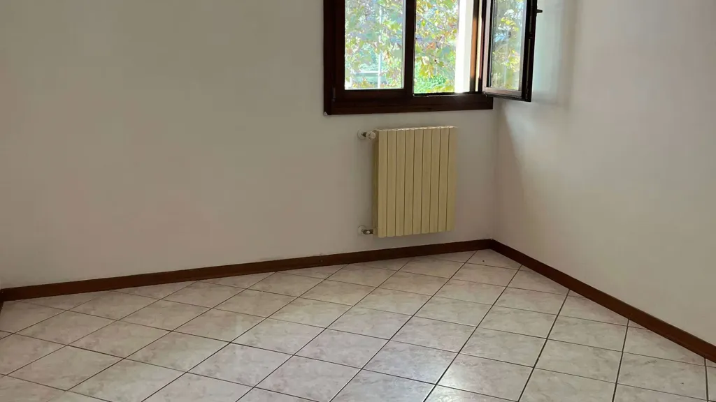 Rooms - House with Restaurant Space in Massa Lombarda