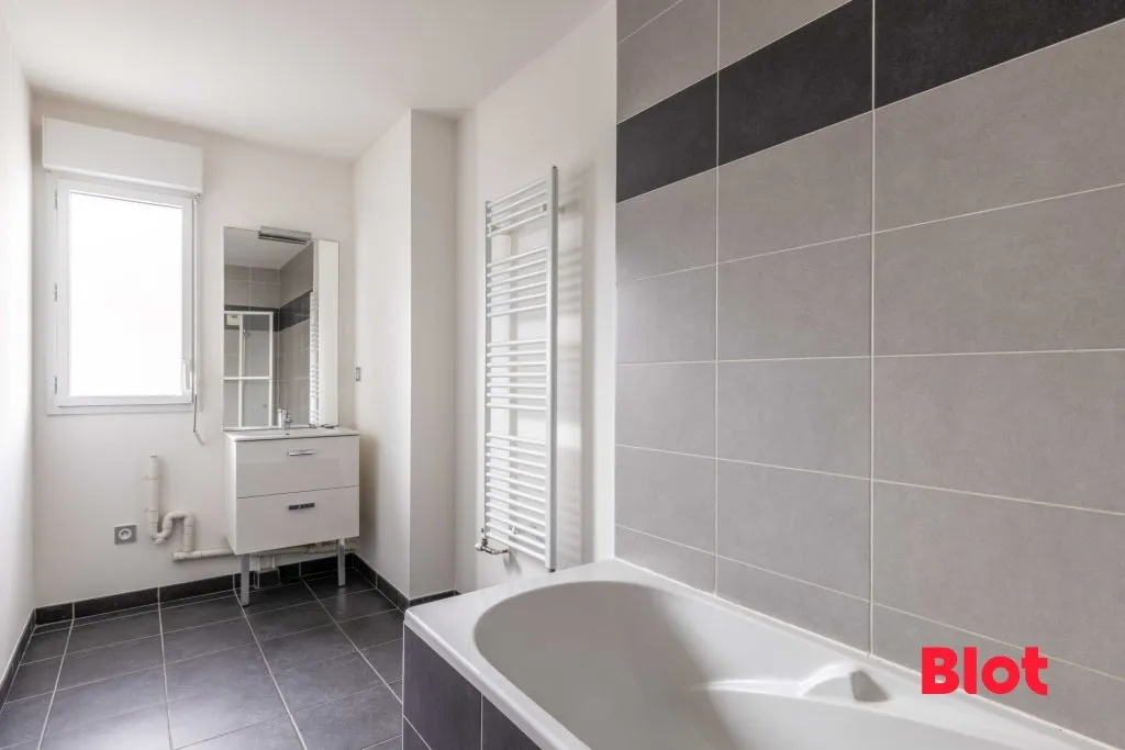 Vannitoad - 3-Bed Flat with South-Facing Terrace in Cesson-Sévigné