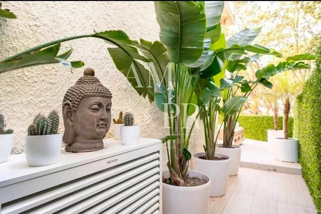 Terrace - Luxury Flat with Sea View in Le Cannet