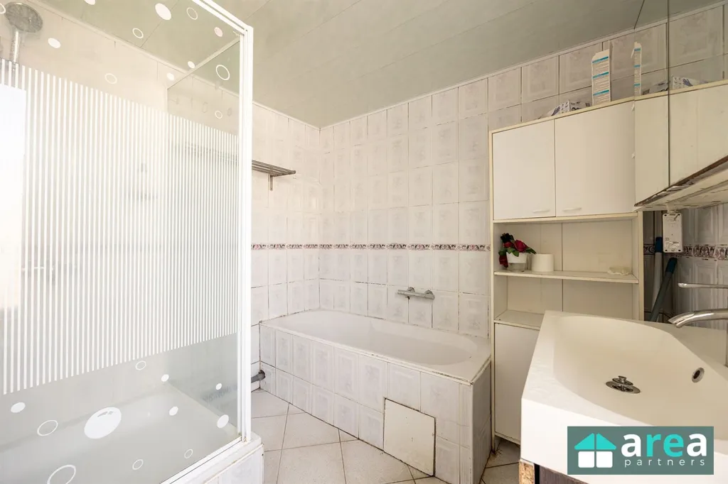 Vannitoad - Renovatable House with Central Location in Antwerp