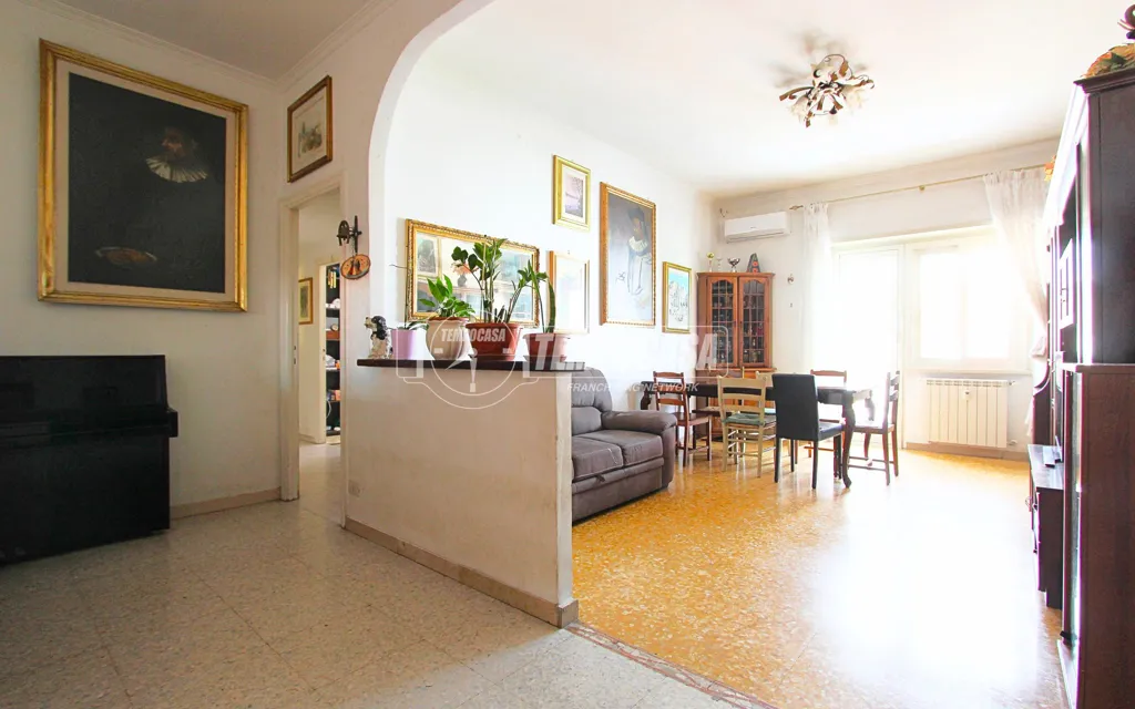 Elutuba - Triplex with Balconies in Centocelle, Rome