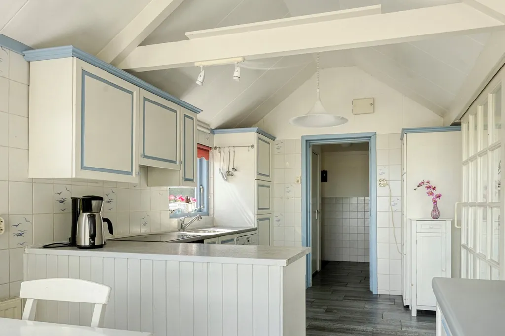 Köök - Charming Villa with Parkland Views in Maasland