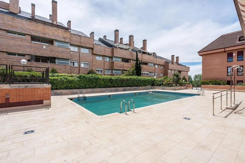 Bassein - Apartment with Pool and Terrace in Las Rozas