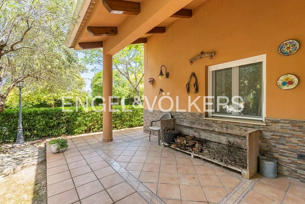 Terrass - Equestrian Estate with Pool in Enguera
