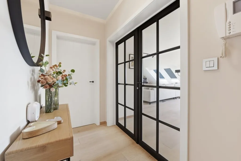 Esik - Bright Flat with Garden Access in Sint-Truiden
