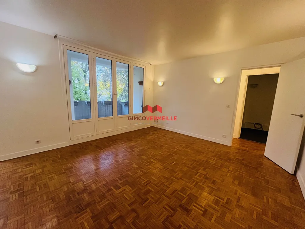 Séjour - Appartement 4 Pièces avec Balcon à La Celle-Saint-Cloud
