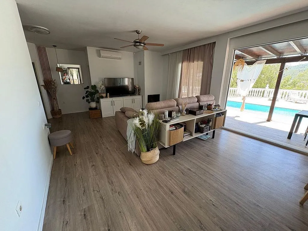 Elutuba - Chalet with Pool and Terrace in La Viñuela