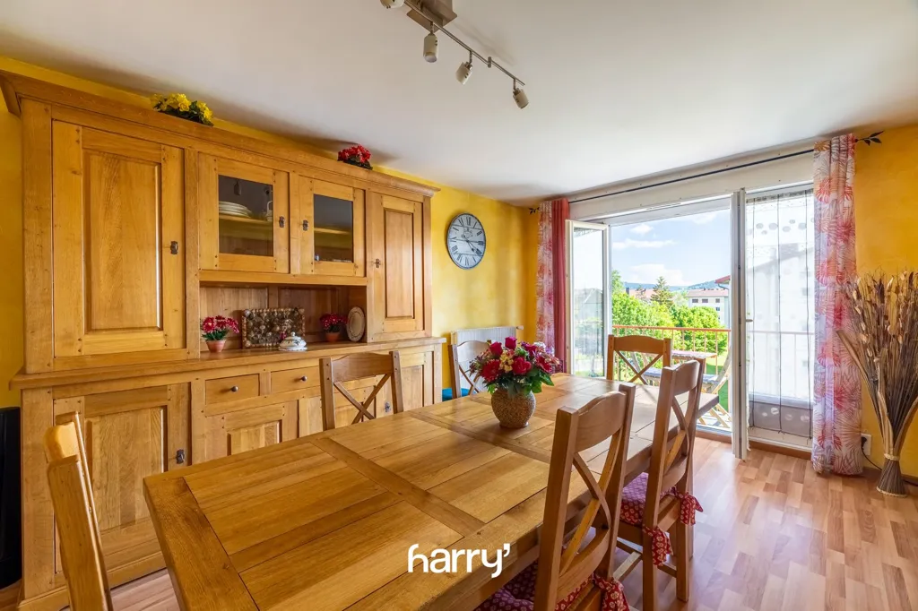 Söögituba - 3/4-Bed Apartment with Balcony in Pontarlier