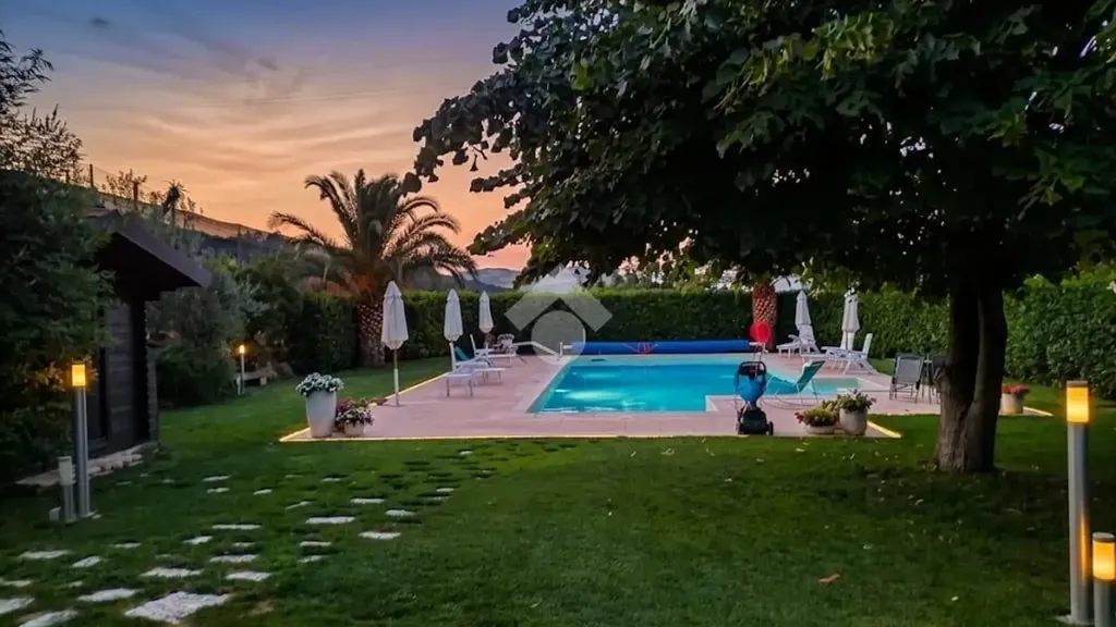 Bassein - Villa with Pool in Pergusa, Enna