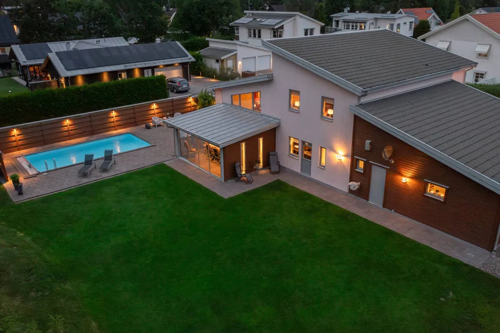 Vue aérienne - High-Quality Villa with Pool in Adolfsberg